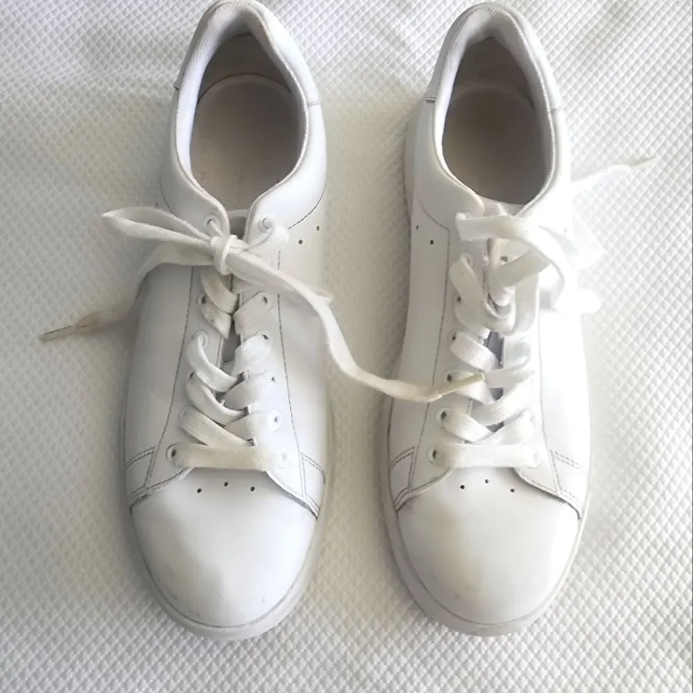 Tory Burch White Leather Sneakers with Low-Top Design some scratch